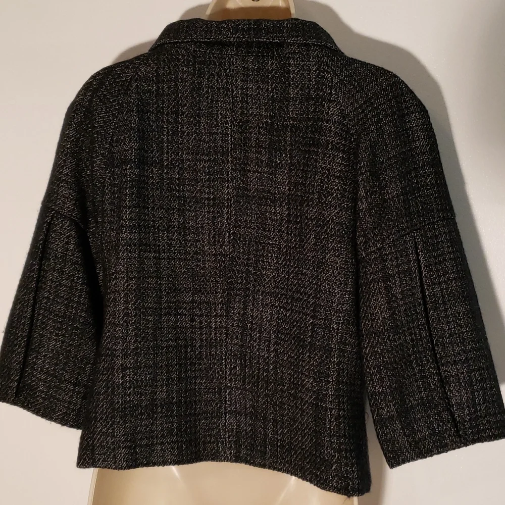 Ann Taylor Loft blazer in a size 6. Excellent condition. It is blue and black - Picture 5 of 8